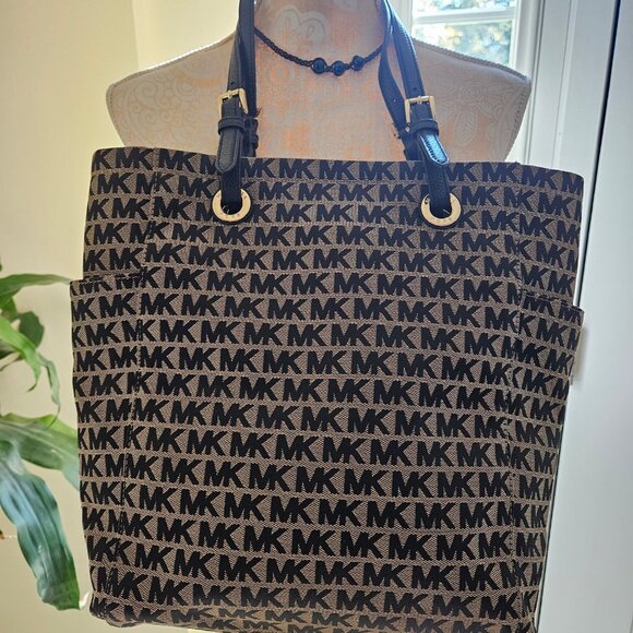 Michael Kors Jet Set Tan and Black Monogram Tote Shoulder Bag - Picture 2 of 12